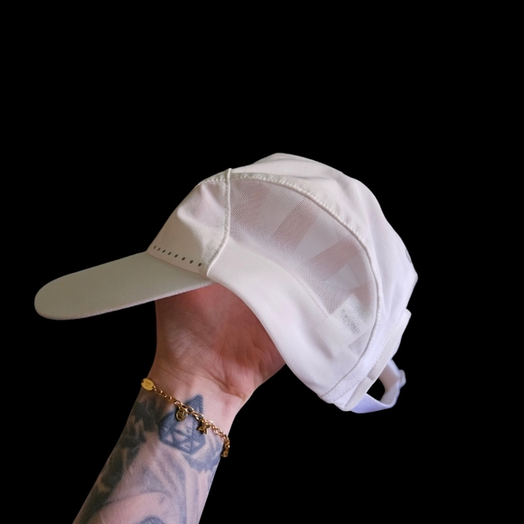 Lululemon fast and free running hat elite SOLD OUT and NWOT - Picture 5 of 8